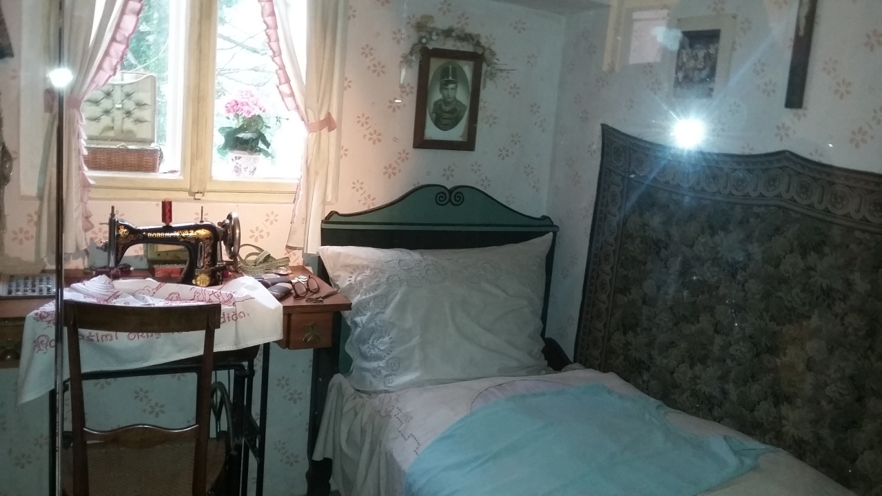 Комната в доме на Золотой улочке